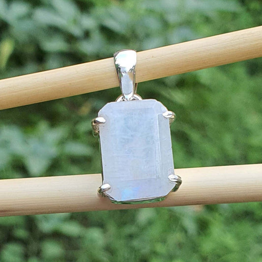 Rainbow moonstone silver ependant