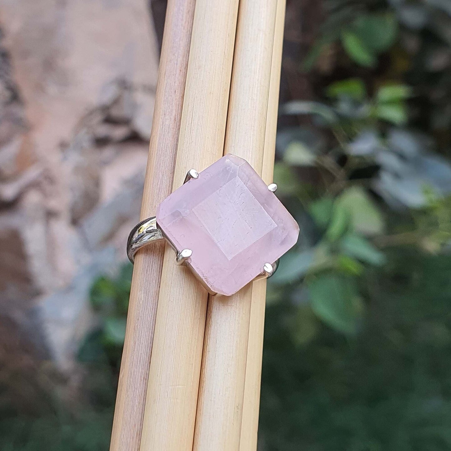 rose quartz ring