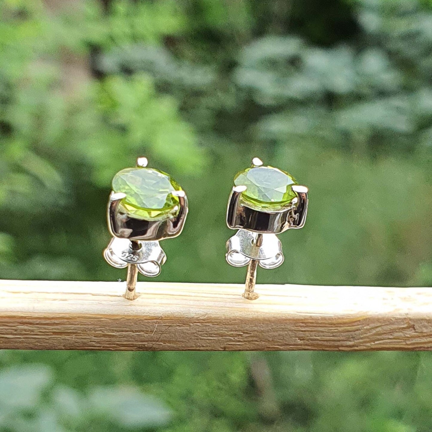 round peridot stud earrings
