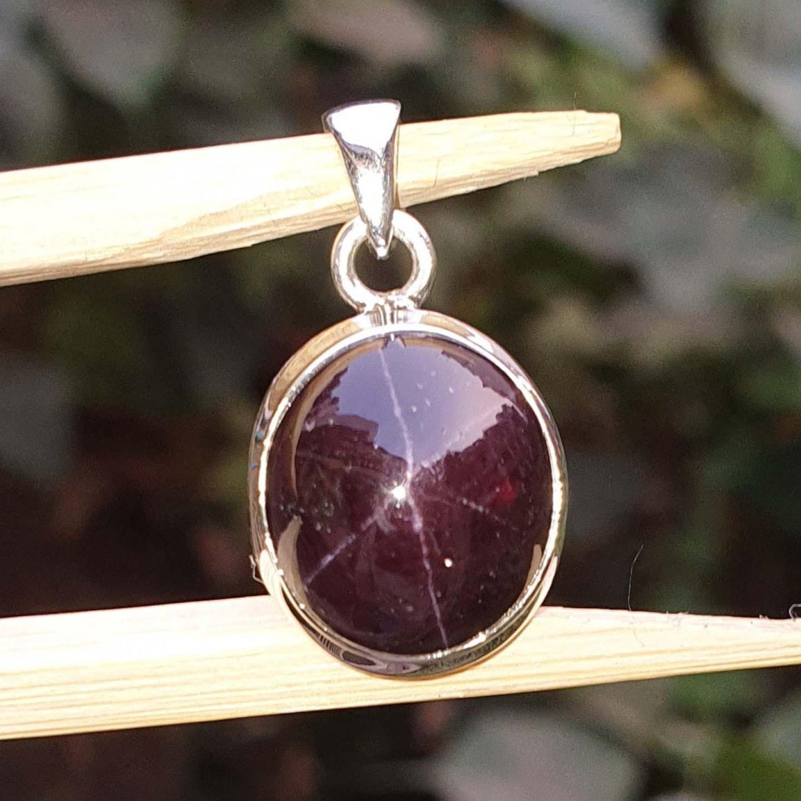 Oval Star Garnet Pendant for Necklace in Sterling Silver Femmes Bijoux
