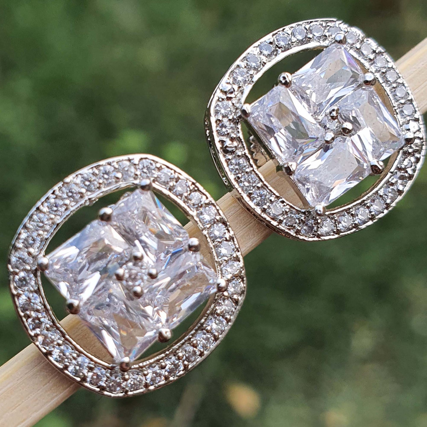 Indian Swastika Diamond Cubic Zirconia Stud Earrings Femmes Bijoux