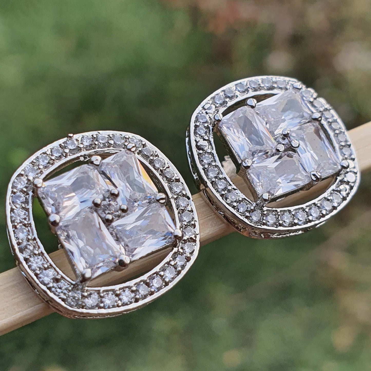 Indian Swastika Diamond Cubic Zirconia Stud Earrings Femmes Bijoux
