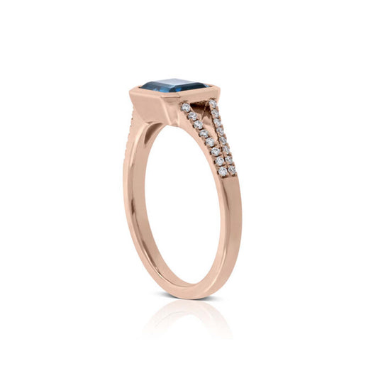 Solitaire blue topaz ring