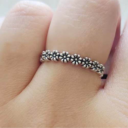 Stacking Daisy Ring in Sterling Silver Femmes Bijoux