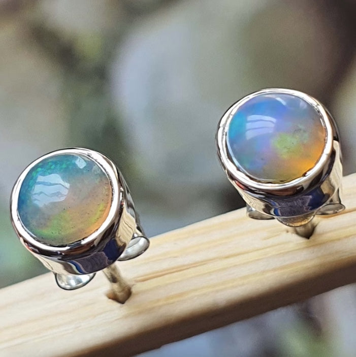 Opal stud