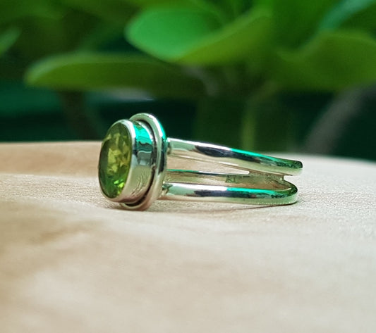 Green Peridot 925 Sterling Silver Gemstone Ring August Birthstone Femmes Bijoux