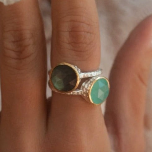 Hammered Band Green Chalcedony Silver Ring 925 Silver Jewelry