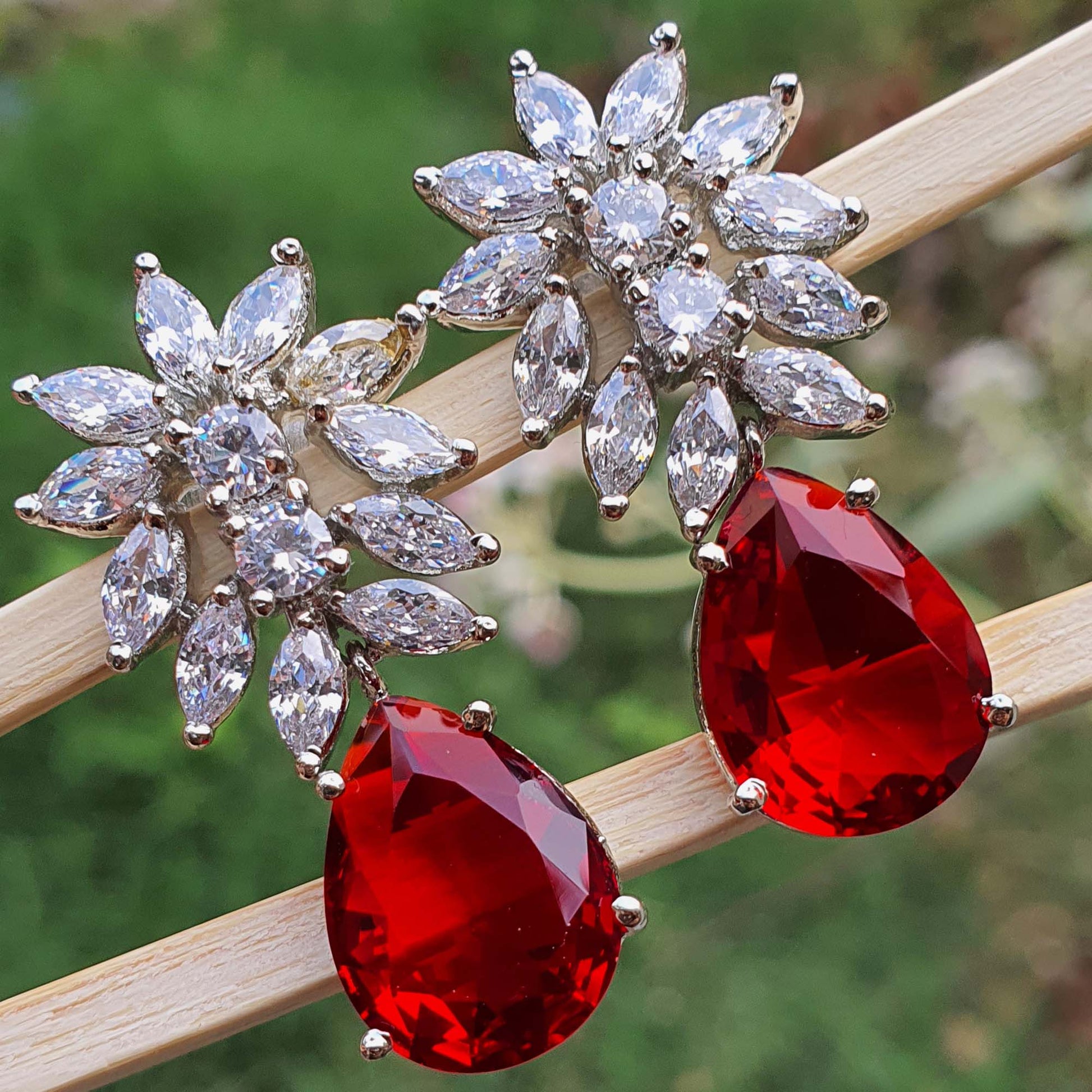 Teardrop Red Cubic Zirconia Dangle Earrings – femmes bijoux