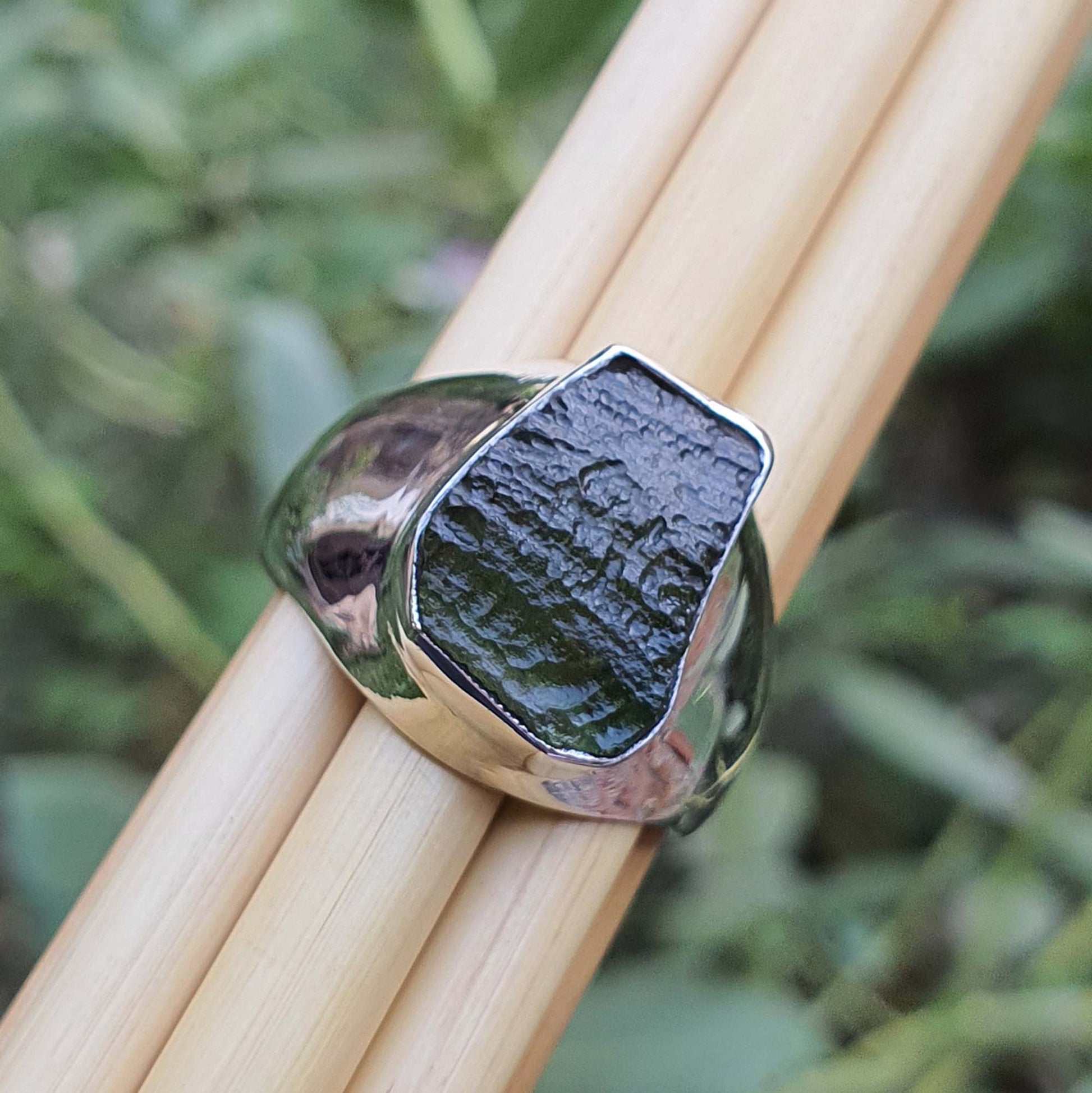 Raw Moldavite Ring Men Wide Band 925 Sterling Silver – femmes