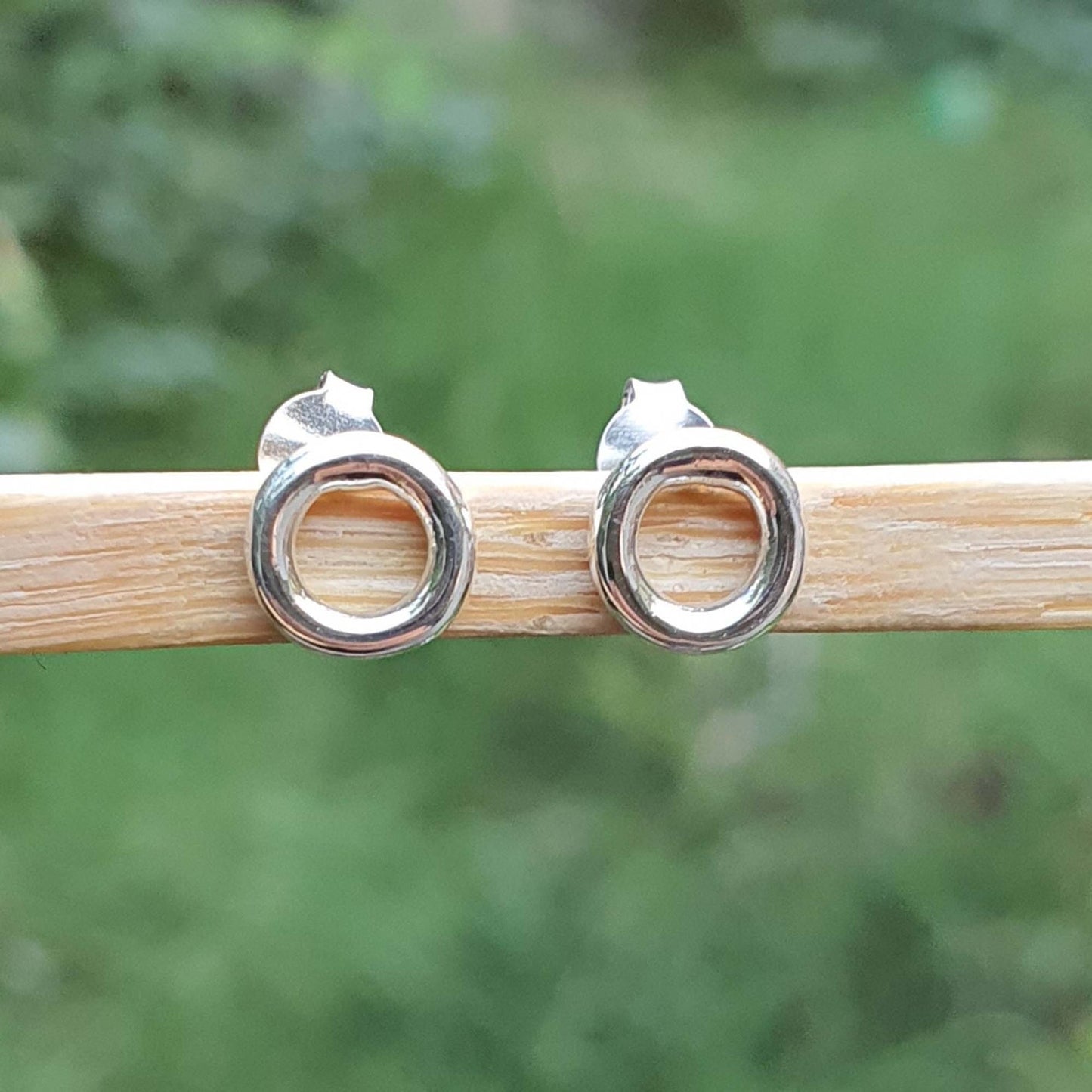 small round stud earrings