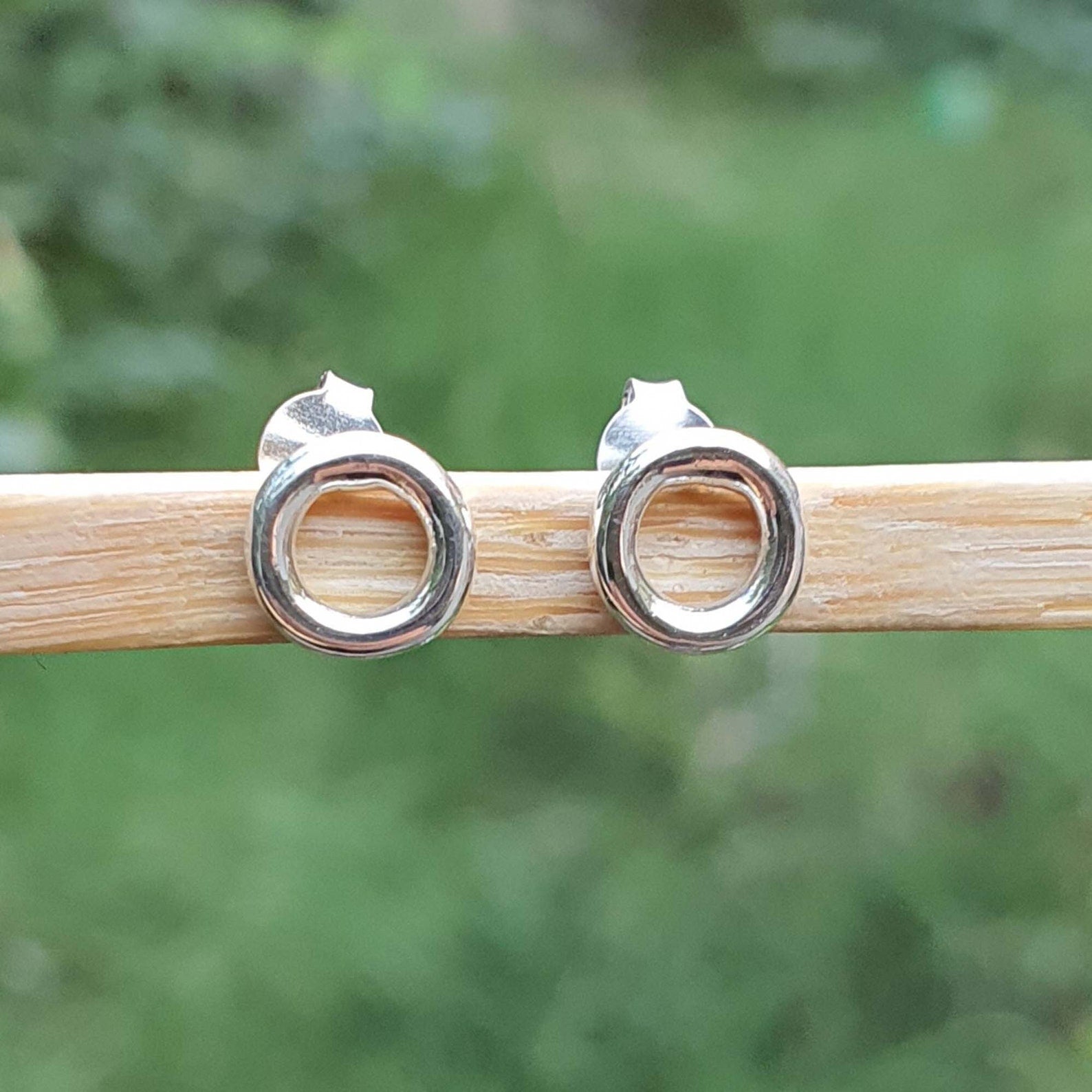 small round stud earrings