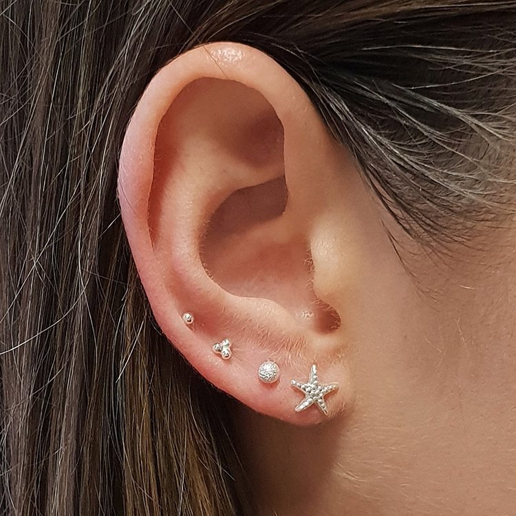 3 dot stud earrings